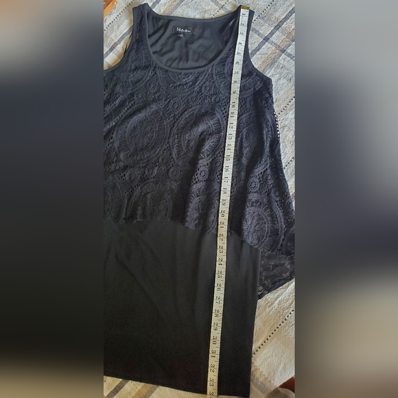 BLACK SLEEVELESS LACE MINI DRESS - Picture 8 of 9